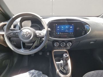 Car image 12