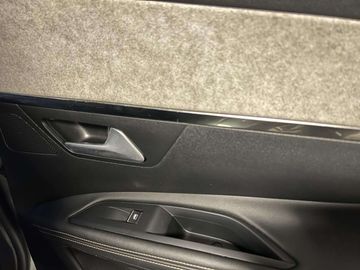 Car image 36