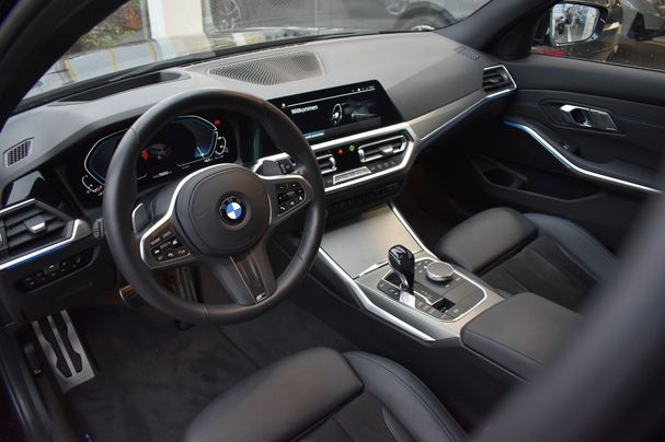 BMW 330 e Touring M Sport 215 kW image number 12