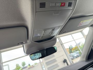 Car image 32