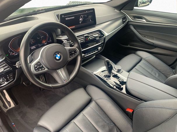 BMW 540i Touring xDrive 245 kW image number 6