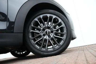 Car image 46