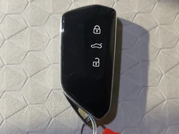 Car image 30