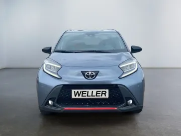 Car image 3