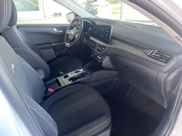 Car image 43