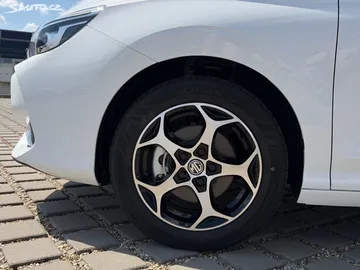 Car image 20