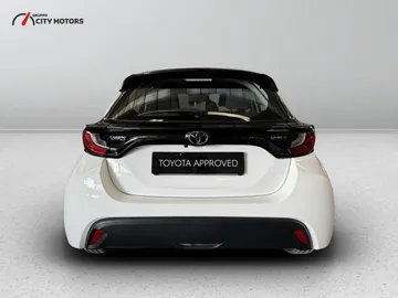 Car image 3