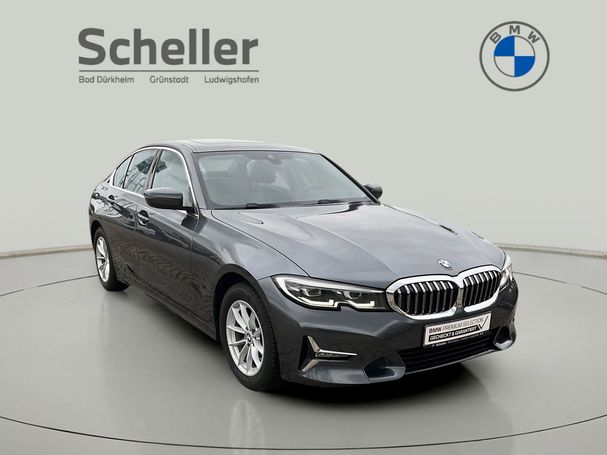 BMW 320i Luxury Line 135 kW image number 7