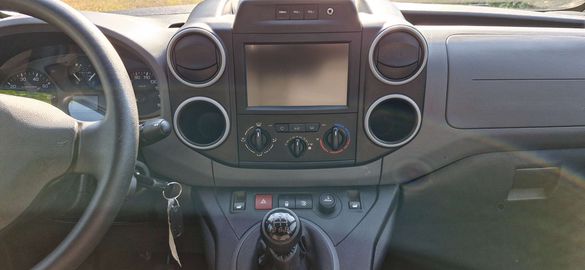 Car image 22