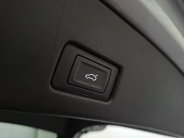 Car image 38