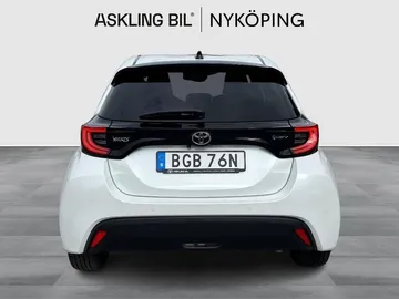 Car image 3