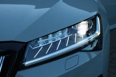 Car image 32