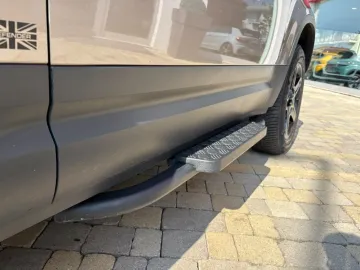 Car image 32