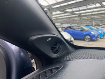 Car image 28