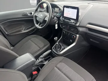 Car image 18