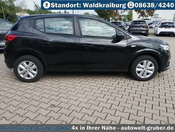 Car image 5