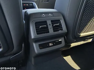 Car image 40