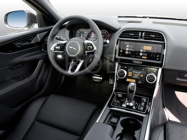 Jaguar XE D200 R-Dynamic 150 kW image number 4