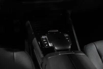 Car image 30