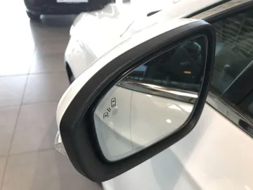 Car image 26