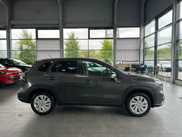 Car image 4