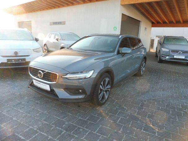 Volvo V60 Cross Country AWD B5 184 kW image number 1