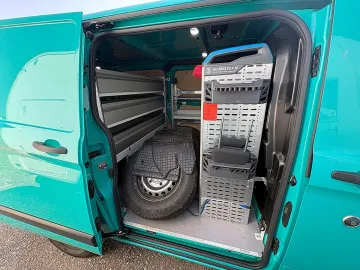Car image 28