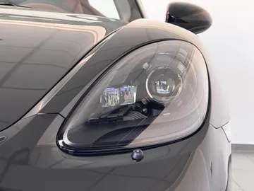 Car image 26