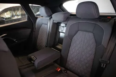 Car image 29