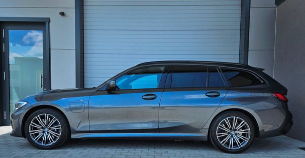 BMW 330 e Touring M Sport xDrive 215 kW image number 6