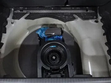 Car image 35