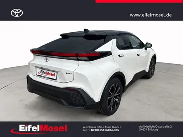 Car image 4