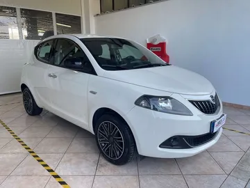 Car image 2