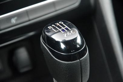 Car image 30