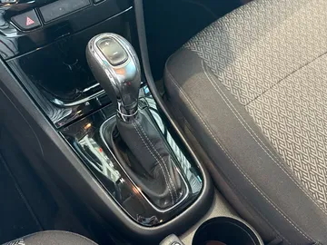 Car image 27