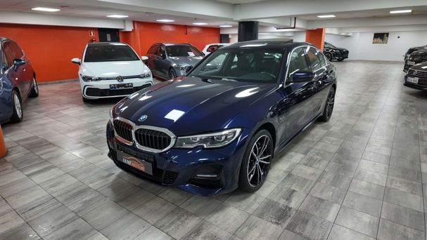 BMW 330e 215 kW image number 1