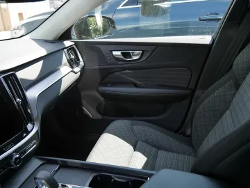 Car image 32