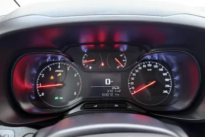 Car image 28