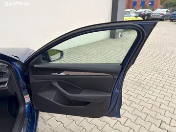 Car image 40