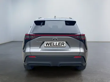 Car image 4