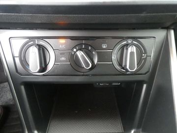 Car image 32