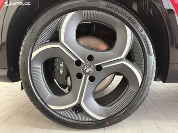 Car image 28