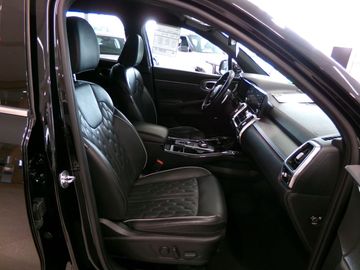 Car image 25