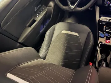 Car image 40