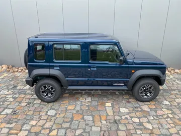 Car image 5
