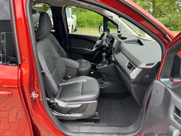 Car image 19