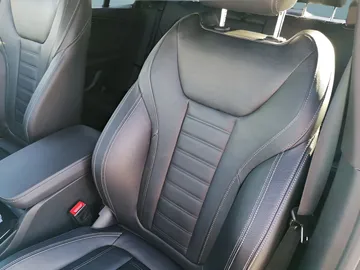 Car image 29