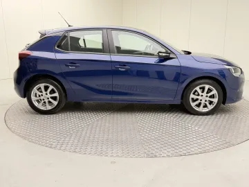Car image 4
