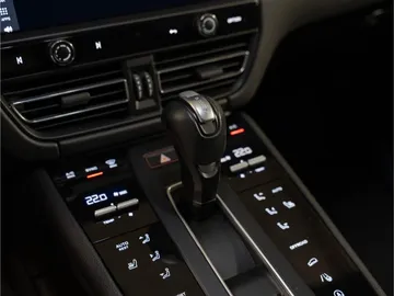 Car image 38