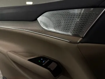 Car image 48